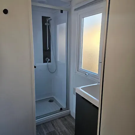 אתר קמפינג Bungalow Vias Plage *